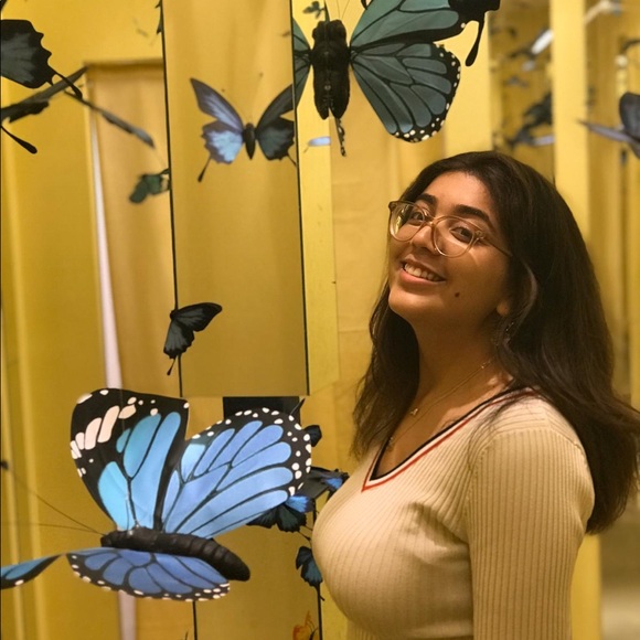 Meet your Posher, Stephanie - Picture 1 of 6